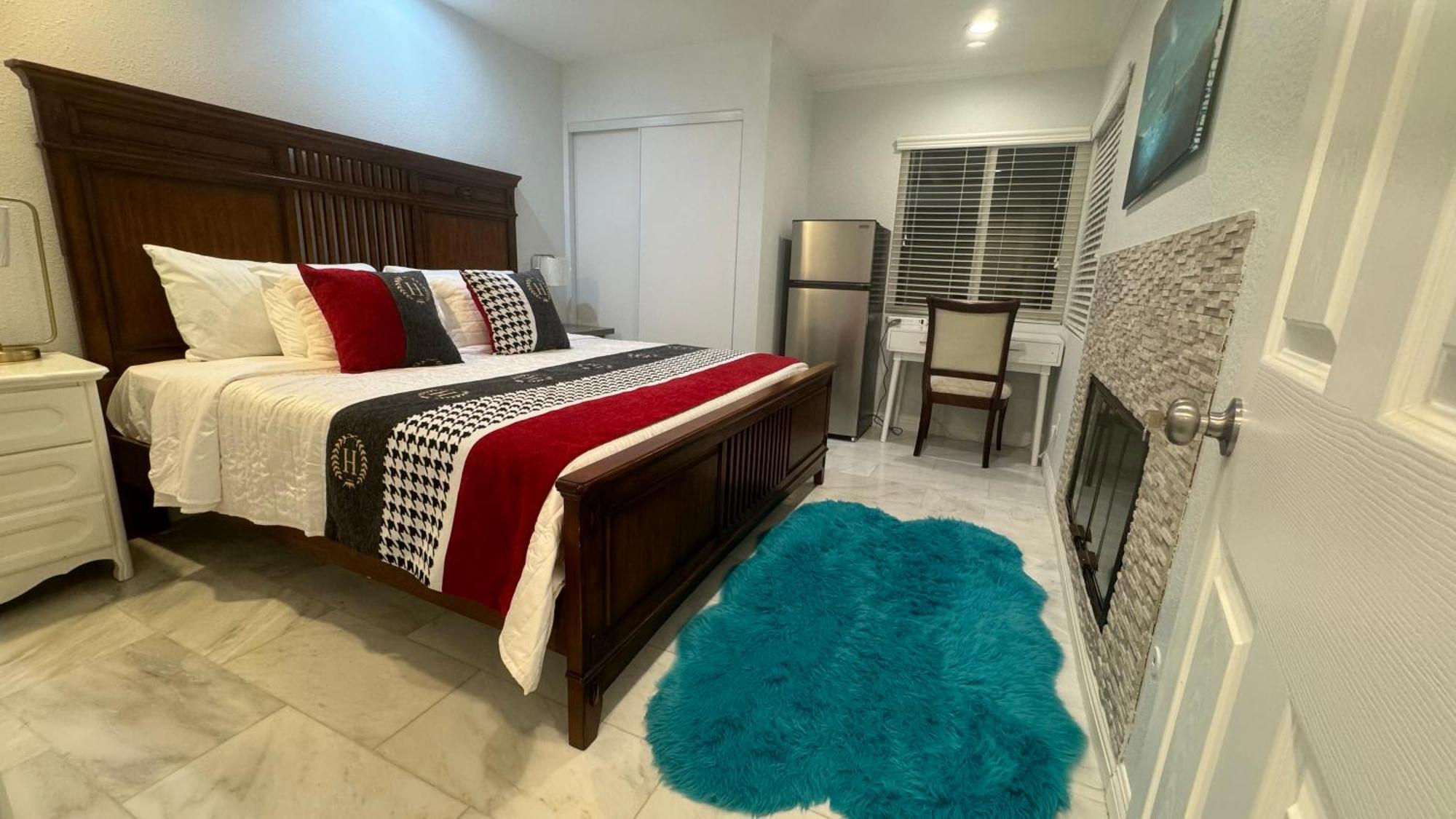 2#Family Suite King Bed Room Chino Hills Exterior photo